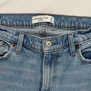 Abercrombie & Fitch women's Light Blue Relaxed Jeans